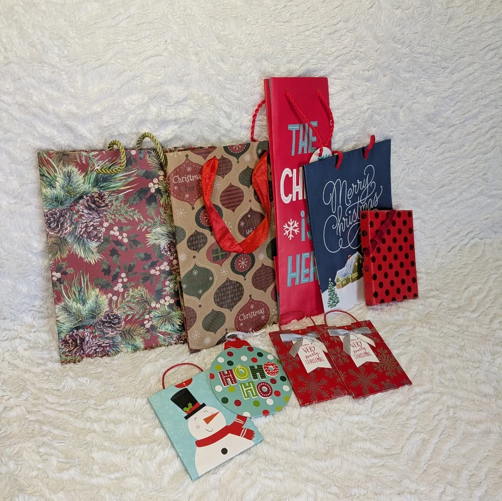 ❤️ Christmas Holiday Gift Bags New And Used 9 Piece lot